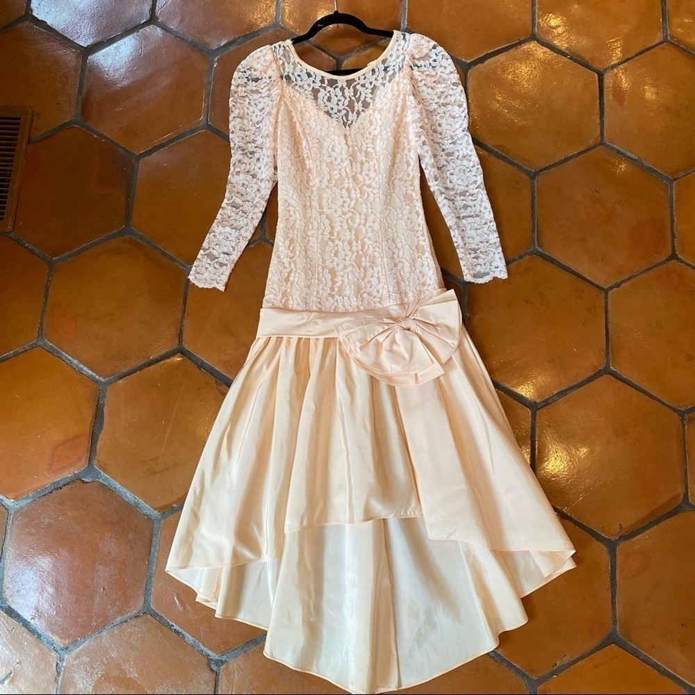 PRECIOUS MOMENTS Vintage Peach Prom Dress Cocktail Gown Lace Bow 80’s Size 3